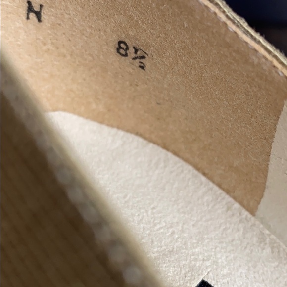 Stuart Weitzman mid heel. Sz 8 1/2. - Picture 10 of 11